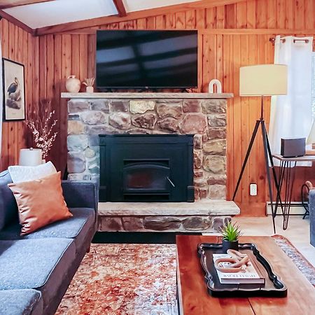 Stylish And Cozy Cabin, Walking Distance To Big Bass Lake Gouldsboro Bagian luar foto