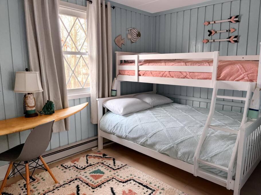 Stylish And Cozy Cabin, Walking Distance To Big Bass Lake Gouldsboro Bagian luar foto