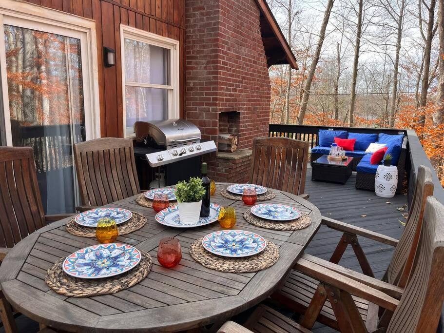 Stylish And Cozy Cabin, Walking Distance To Big Bass Lake Gouldsboro Bagian luar foto