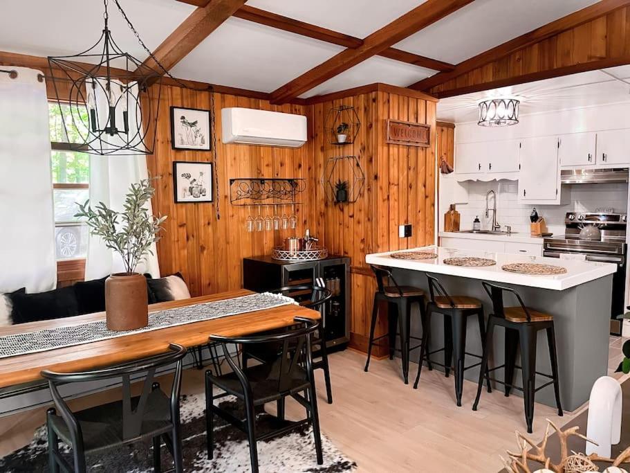 Stylish And Cozy Cabin, Walking Distance To Big Bass Lake Gouldsboro Bagian luar foto