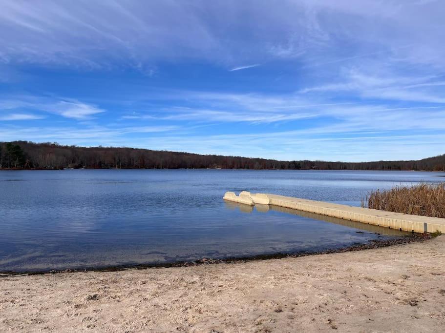 Stylish And Cozy Cabin, Walking Distance To Big Bass Lake Gouldsboro Bagian luar foto