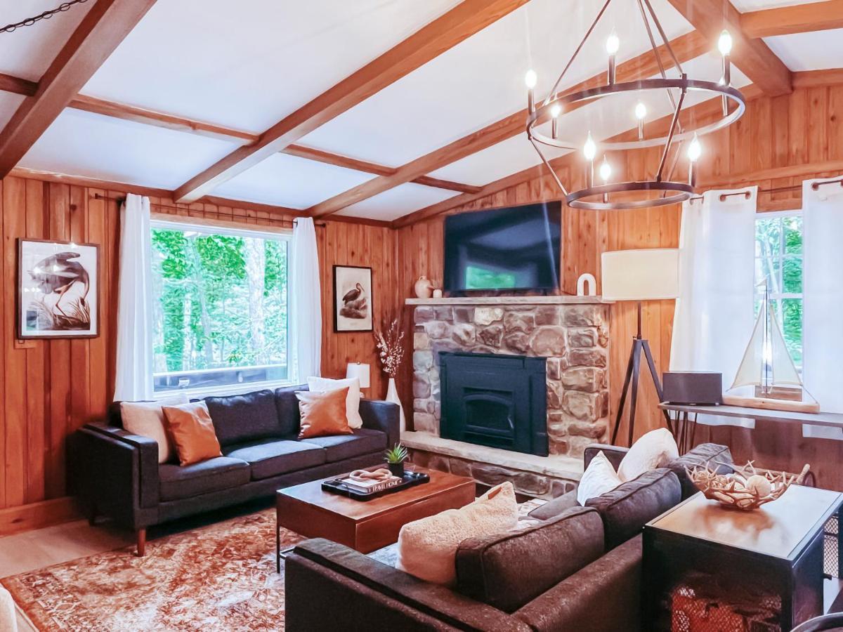 Stylish And Cozy Cabin, Walking Distance To Big Bass Lake Gouldsboro Bagian luar foto